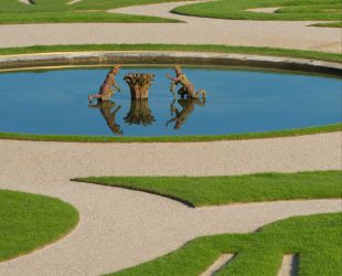 Completion of the southern section of the parterre