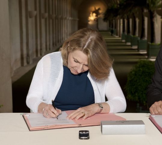 Catherine Pégard firma el convenio de mecenazgo