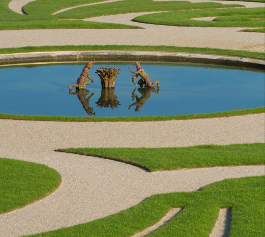 Completion of the southern section of the parterre