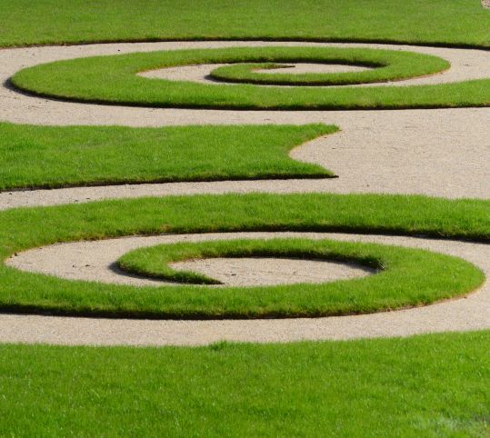 Spiral patterns of the parterre